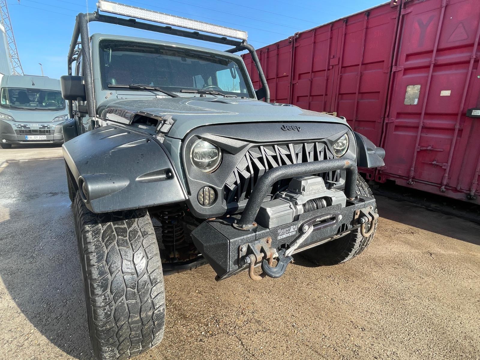 Jeep Wrangler Unlimited Hard-Top 2.8 CRD DPF Automati
