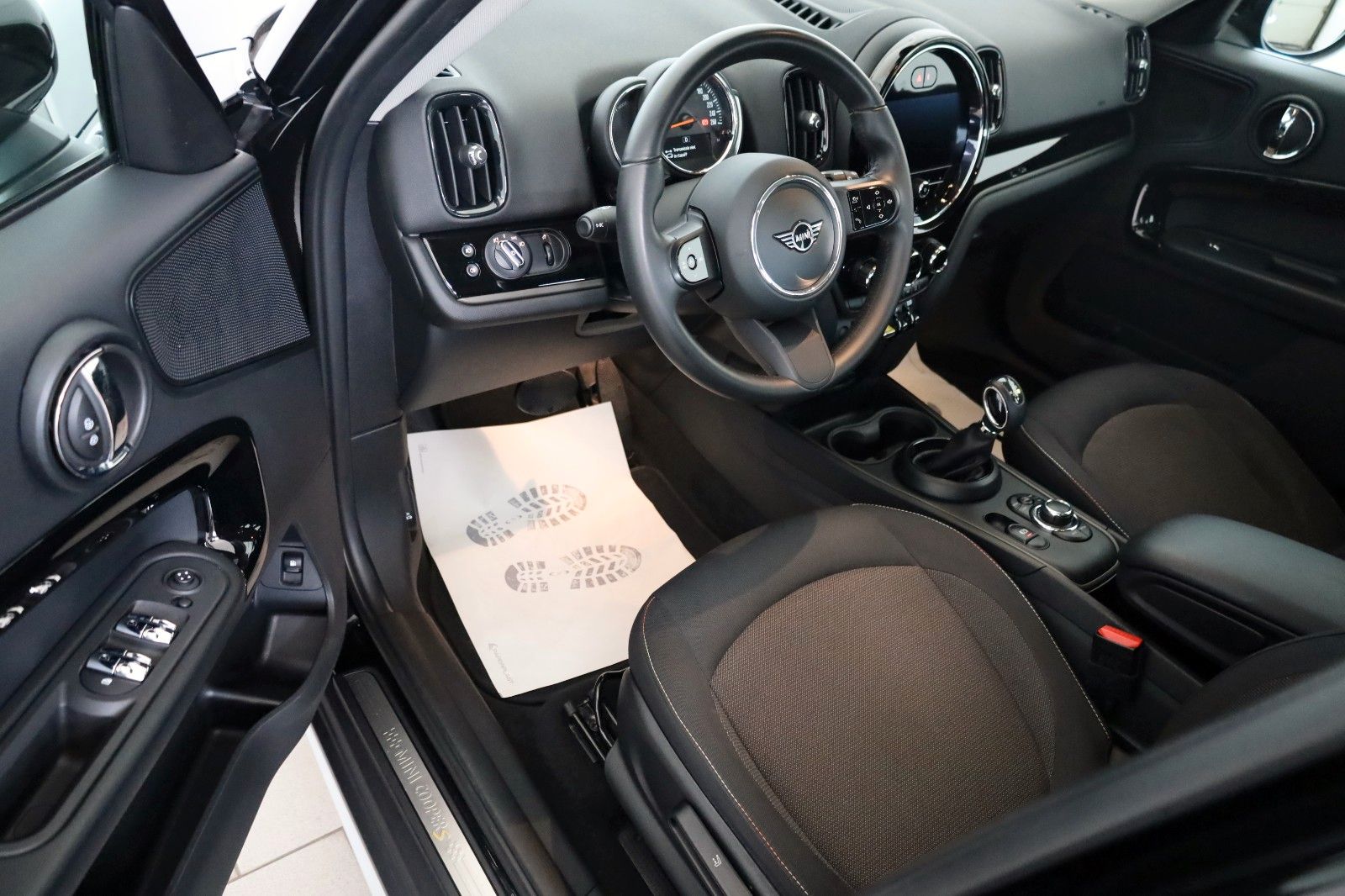 Fahrzeugabbildung MINI Cooper SE Countryman All4 Hybrid Trim ,Navi,LED