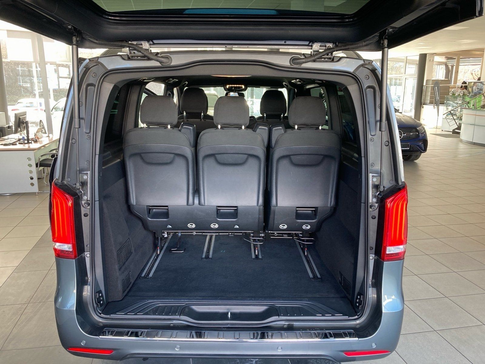 Fahrzeugabbildung Mercedes-Benz V 300 d AMG lang*AHK*STDHZG*Distro*TOT*ILS*Burm*