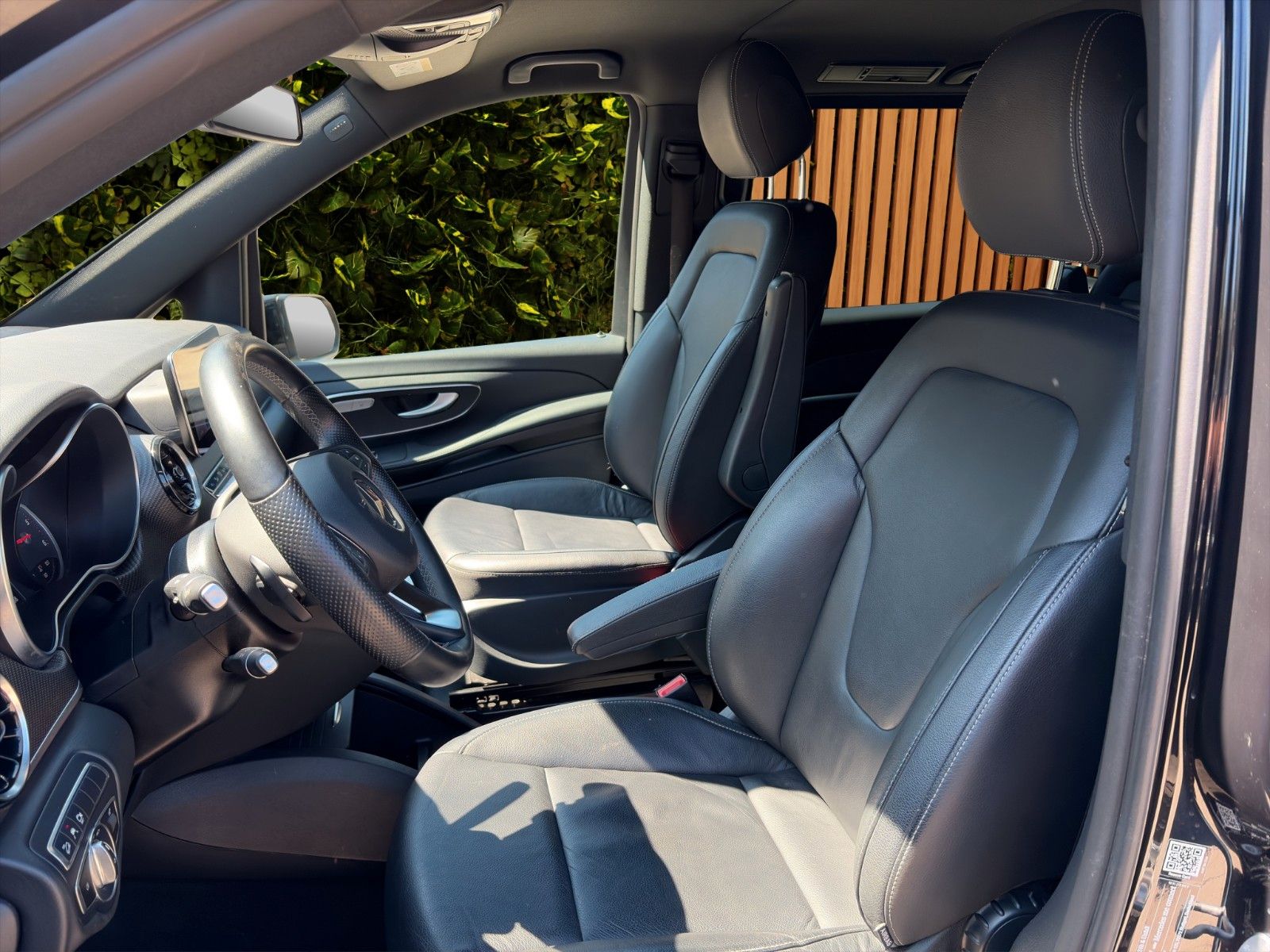 Fahrzeugabbildung Mercedes-Benz V 300 d lang *AMG-LINE*Burmester*360°*