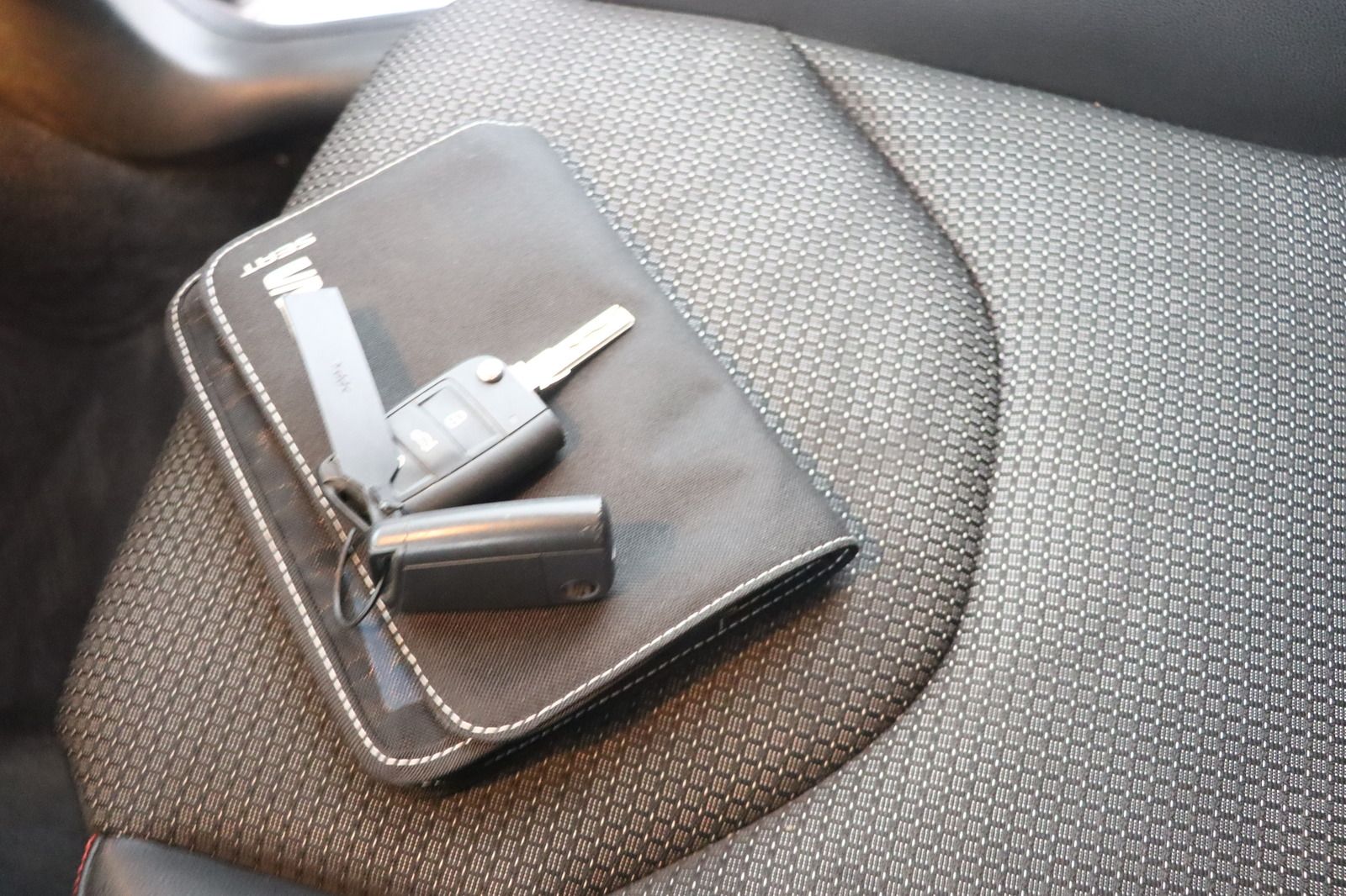 Fahrzeugabbildung SEAT Leon ST 1.4 FR * Navi * LED * HU/AU neu