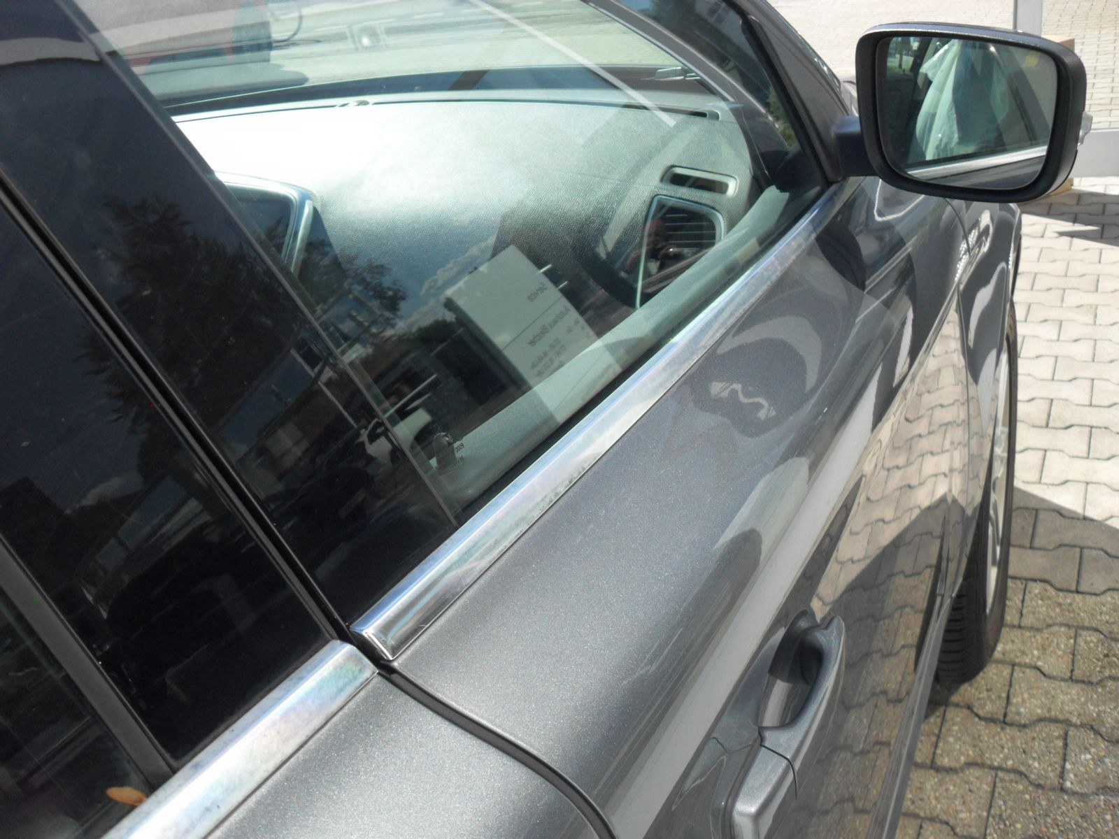 Fahrzeugabbildung Volvo XC 60 2.0 Automatik - Momentum 2WD