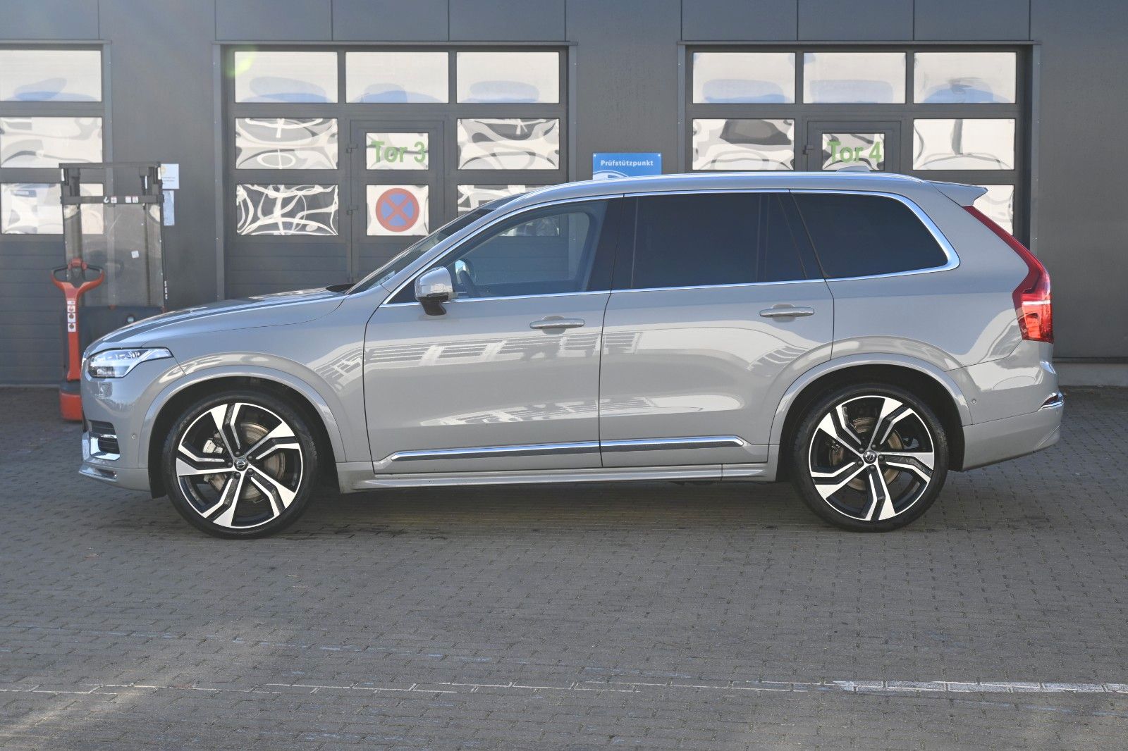 Fahrzeugabbildung Volvo XC90 B5D AWD Ultimate Bright*LED*PANO*STHZ*360*