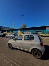 Toyota Yaris 1.3 VVT-i Automatik  77.100 KM  - gebrauchte Toyota Yaris aus dem Jahr 2003