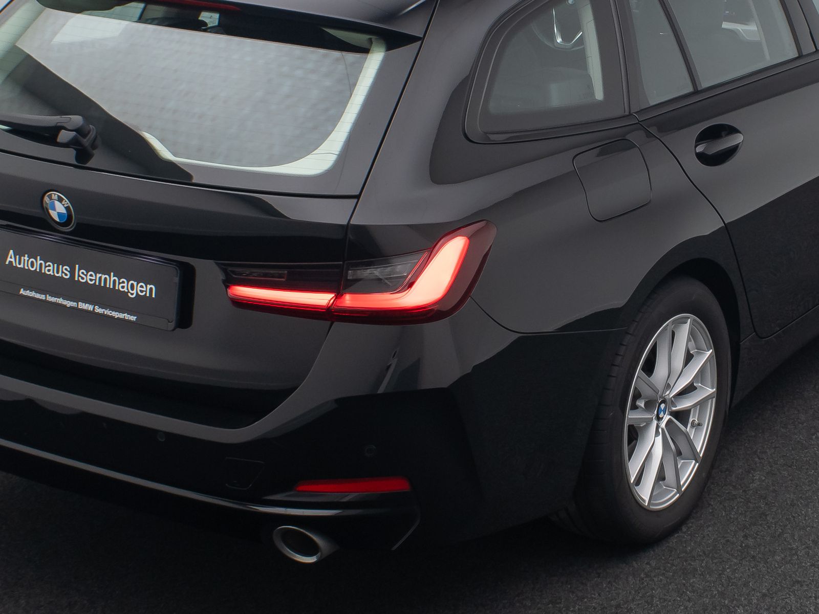 Fahrzeugabbildung BMW 320i GeschwindigReg AHK DAB Sportsitz Teilleder