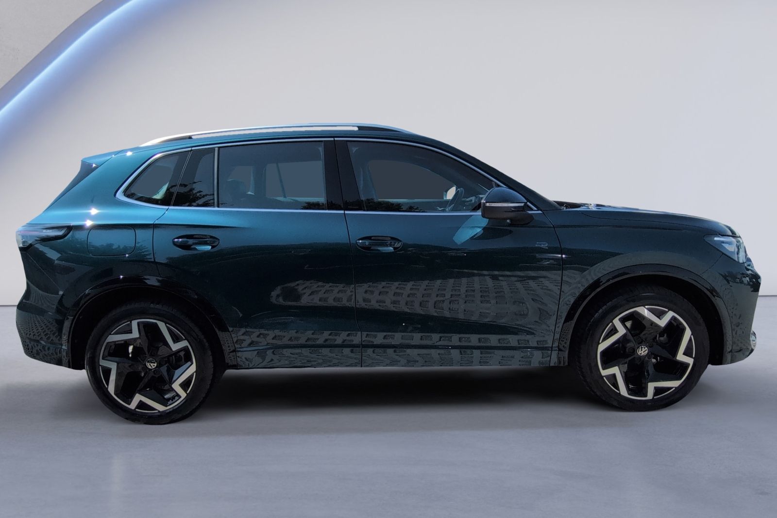 Tiguan R-Line 1.5 eTSI DSG NAVI+LED+SHZ+