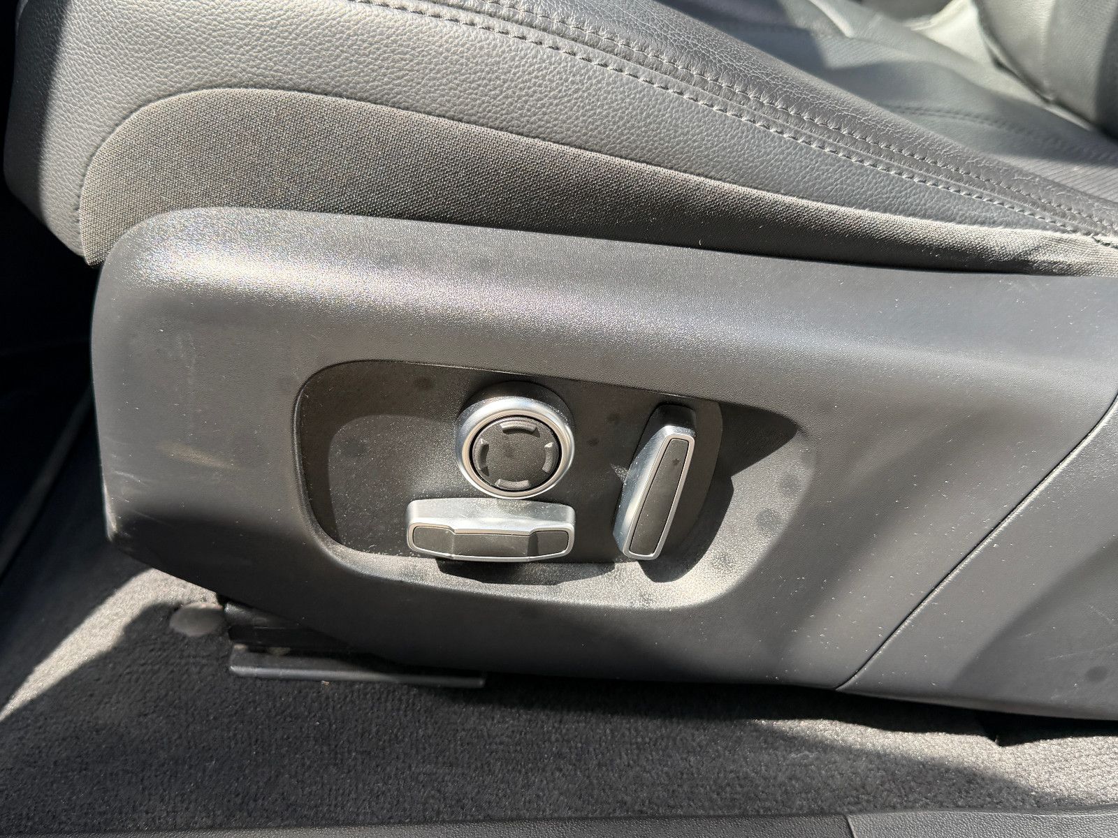 Fahrzeugabbildung Land Rover Range Rover Evoque SE Hybrid /PANO/MERIDIAN/