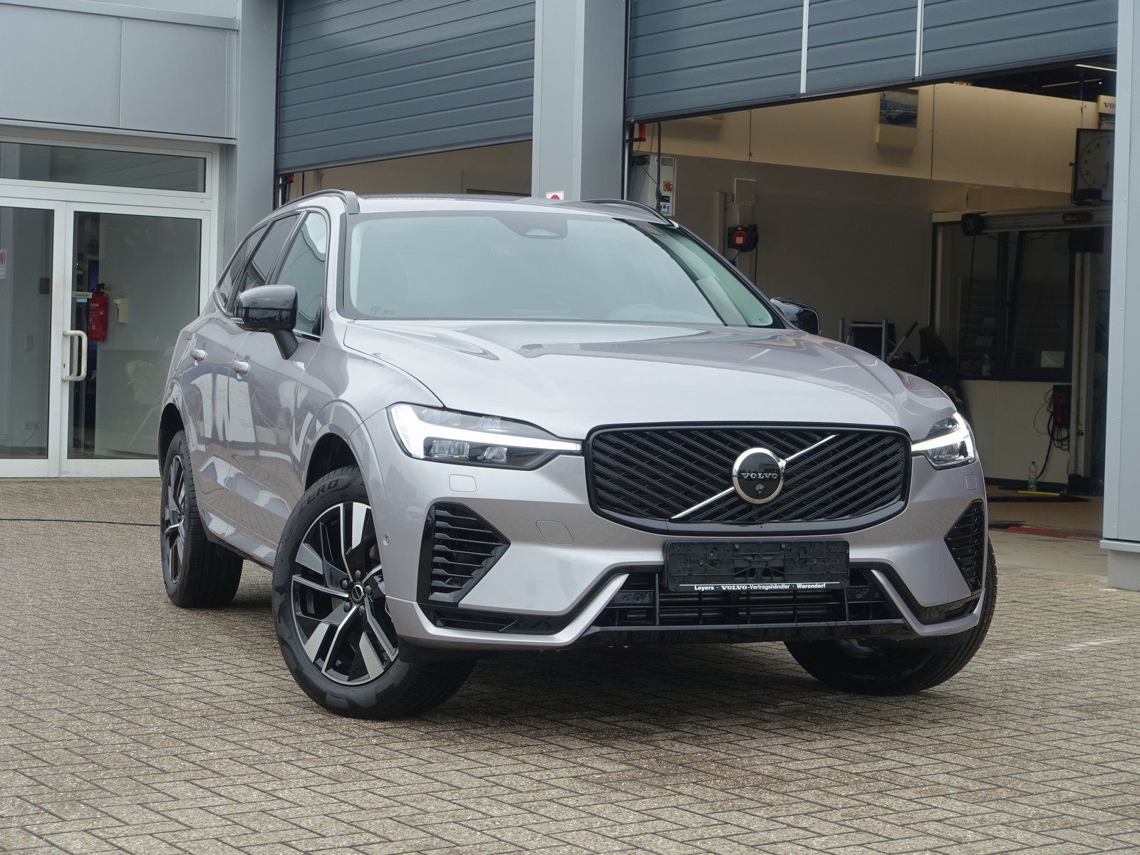 Volvo XC60 Plus Dark T8 AWD Plug-in360°/H&K/LED/AHK imagem 3