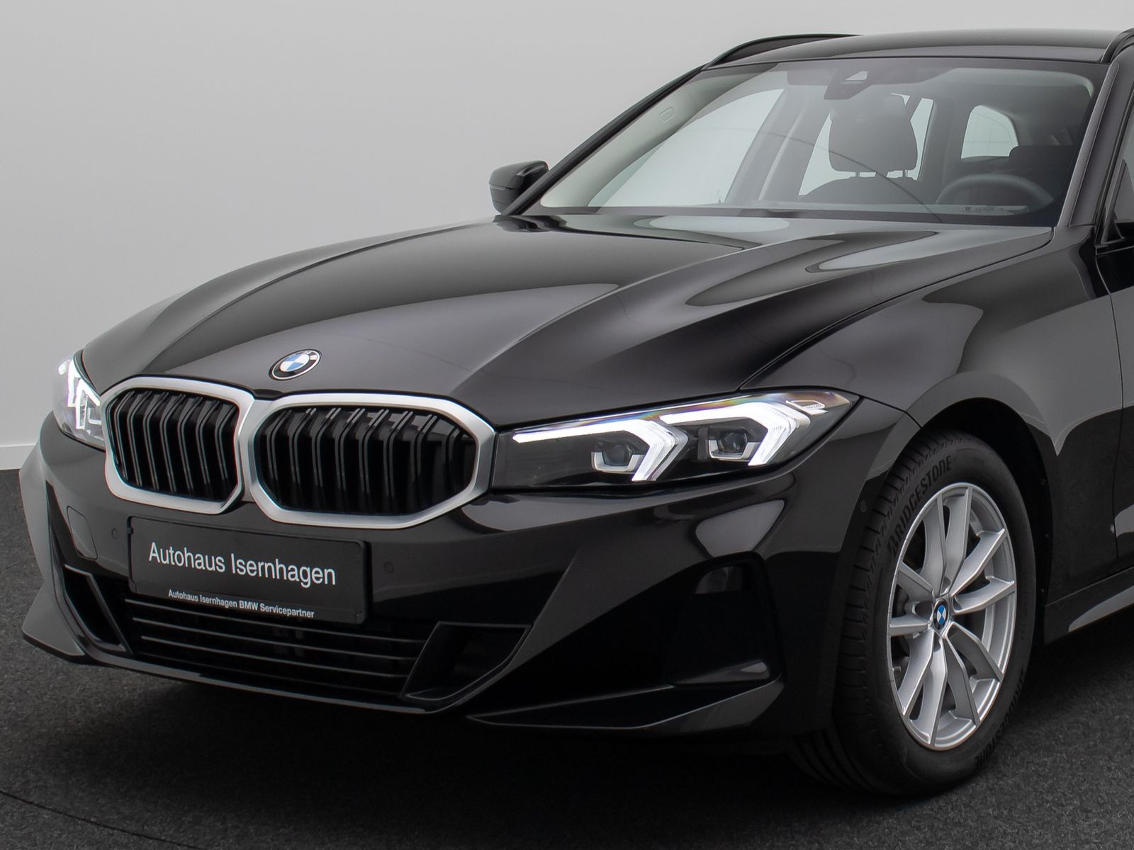 Fahrzeugabbildung BMW 318i Alarm GeschwindigRe DAB Kamera Sportlenkrad