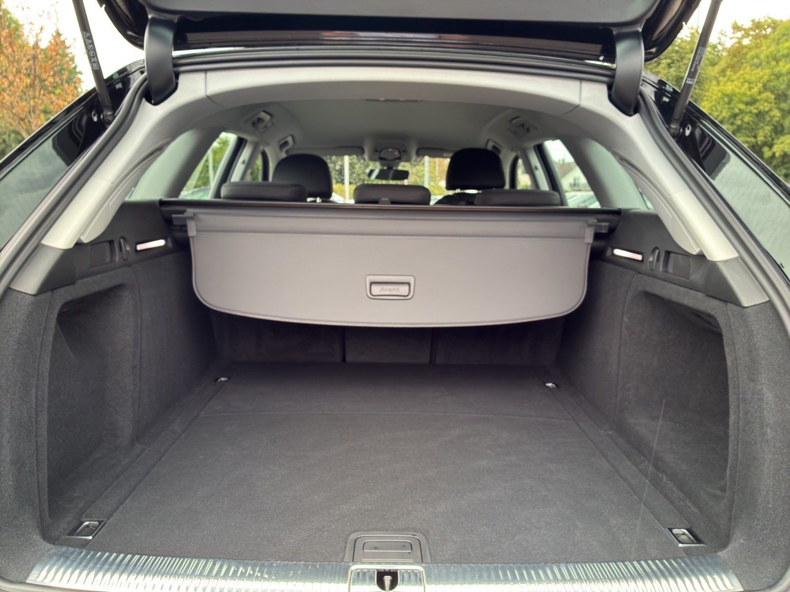 Fahrzeugabbildung Audi A4 Avant 35 2.0 TFSI advanced Kamera,Navi,SHZ,LM