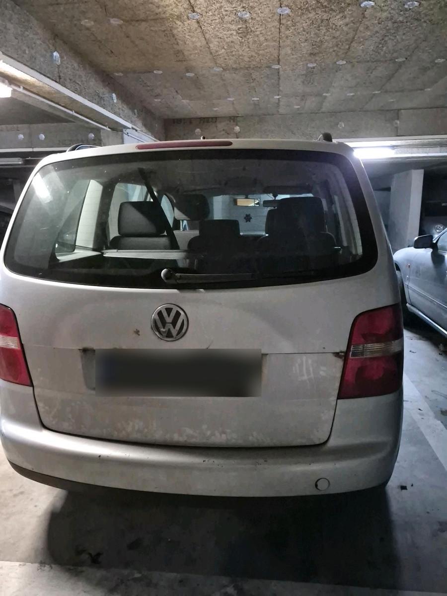 Volkswagen Touran 2006 — rear view