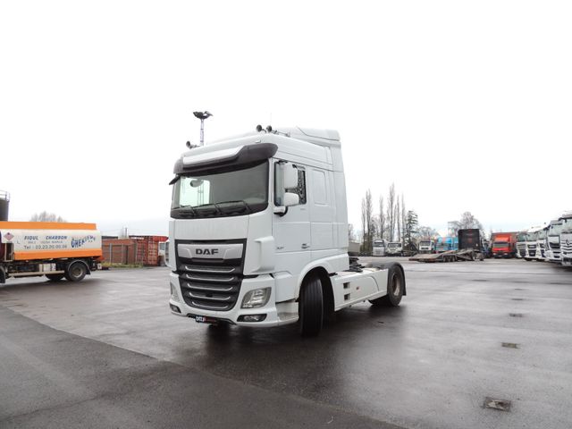 DAF 106XF 530 Space Cab (2 stuck)