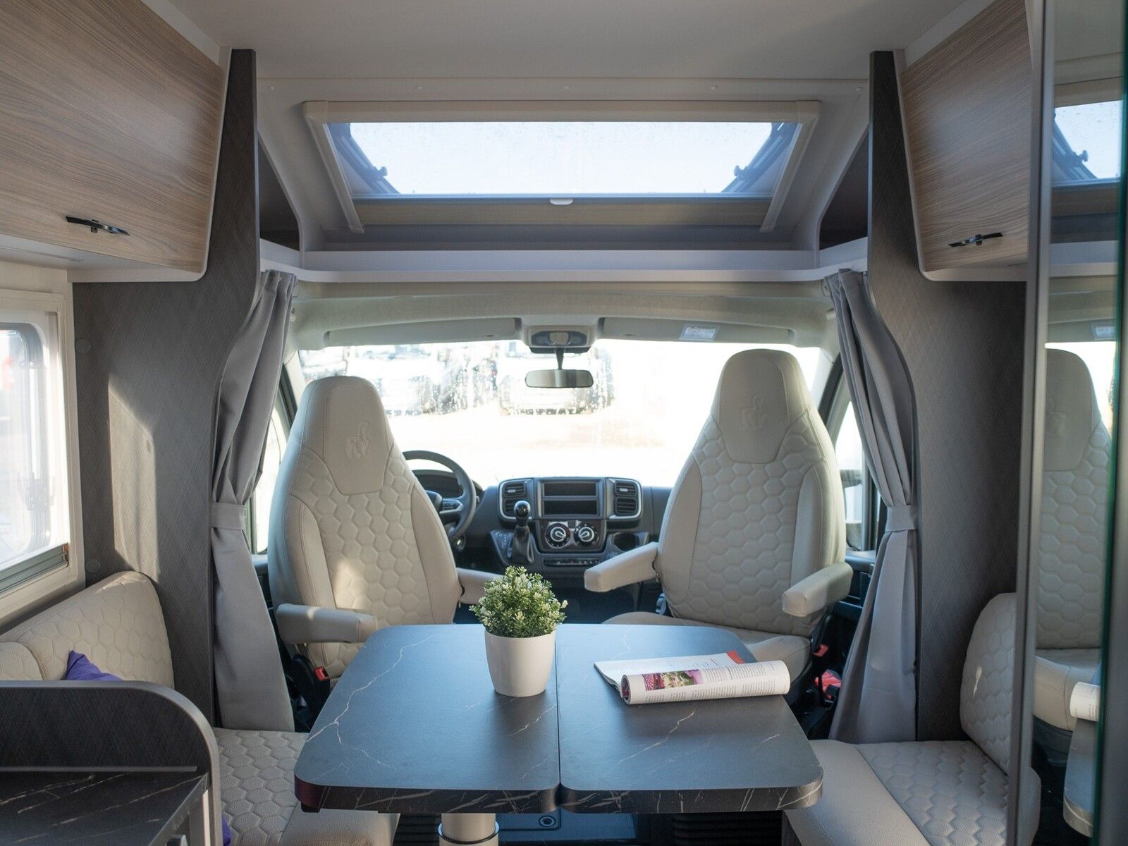 Fahrzeugabbildung Etrusco T-Modell Base 6.9 SBC Markise*Chassis+Komf-Paket