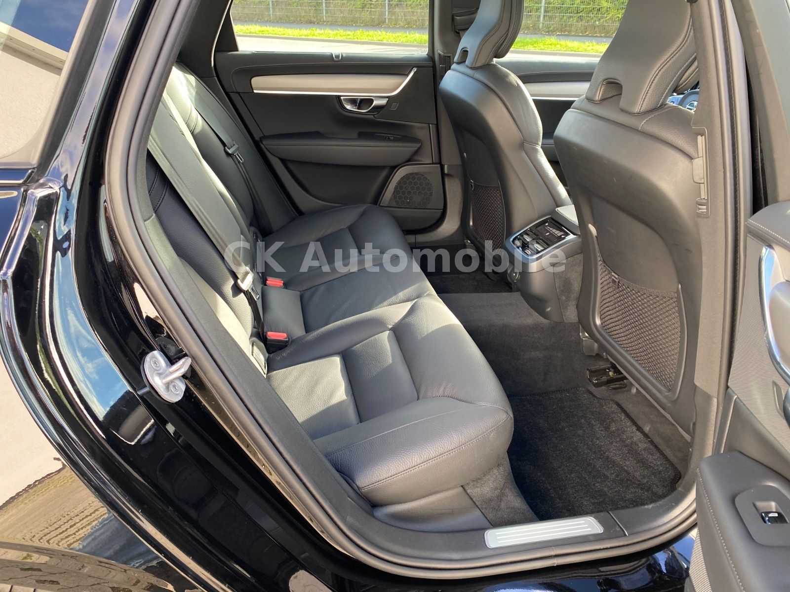 Fahrzeugabbildung Volvo V90 B5 Ultimate Dark AWD/BLIS/Pano/Head-Up/AHK
