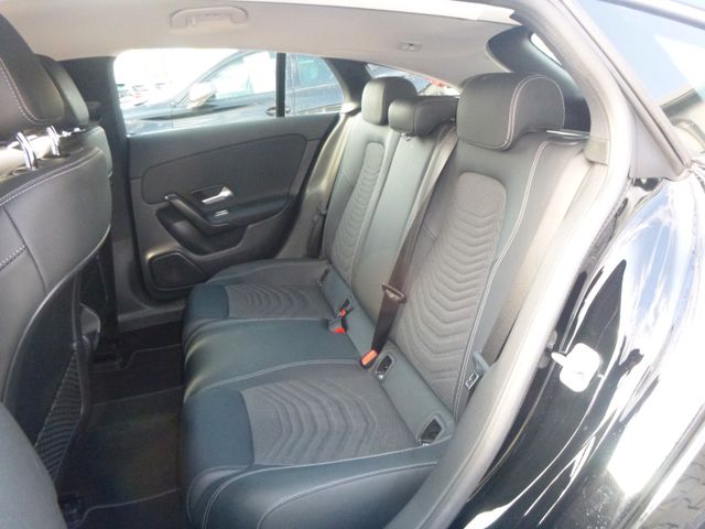Fahrzeugabbildung Mercedes-Benz CLA 180 Shooting Brake >AUT/NAV/SHZ