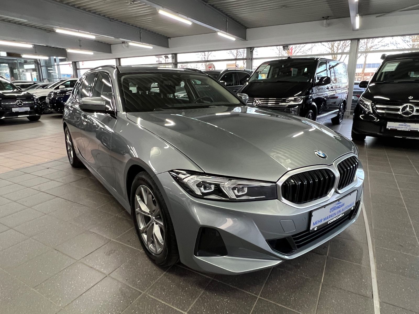 BMW 318 d Touring Driving Assistant+Facelift+Cockpit foto 2