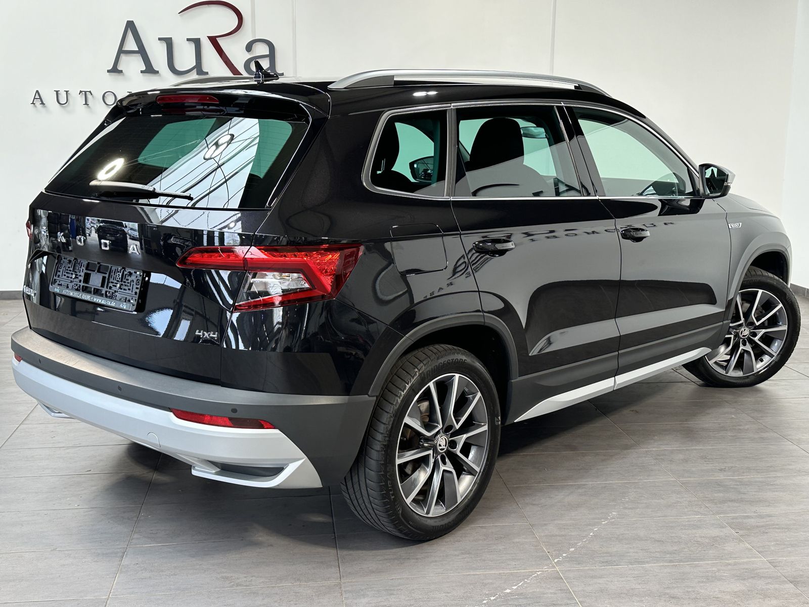 Fahrzeugabbildung SKODA Karoq 2.0 TDI DSG 4x4 Scout NAV+LED+SHZ+18ZO+PP