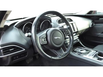 Jaguar XE - 6
