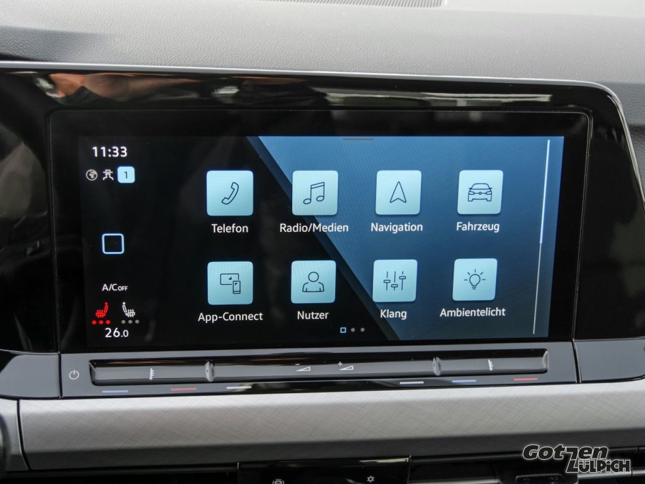 Fahrzeugabbildung Volkswagen Golf VIII Life 1.5 TSI Navi Travel Assist PDC