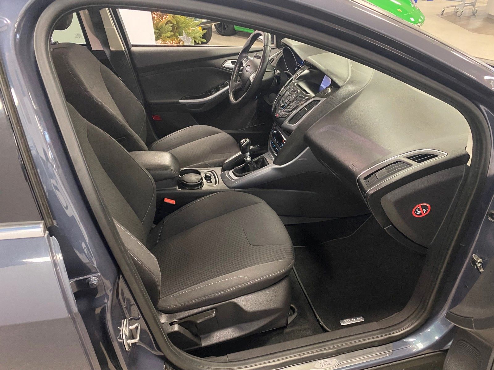 Fahrzeugabbildung Ford Focus 1.6 TDCi Titanium Turnier+NAVI+TELEFON+ALU