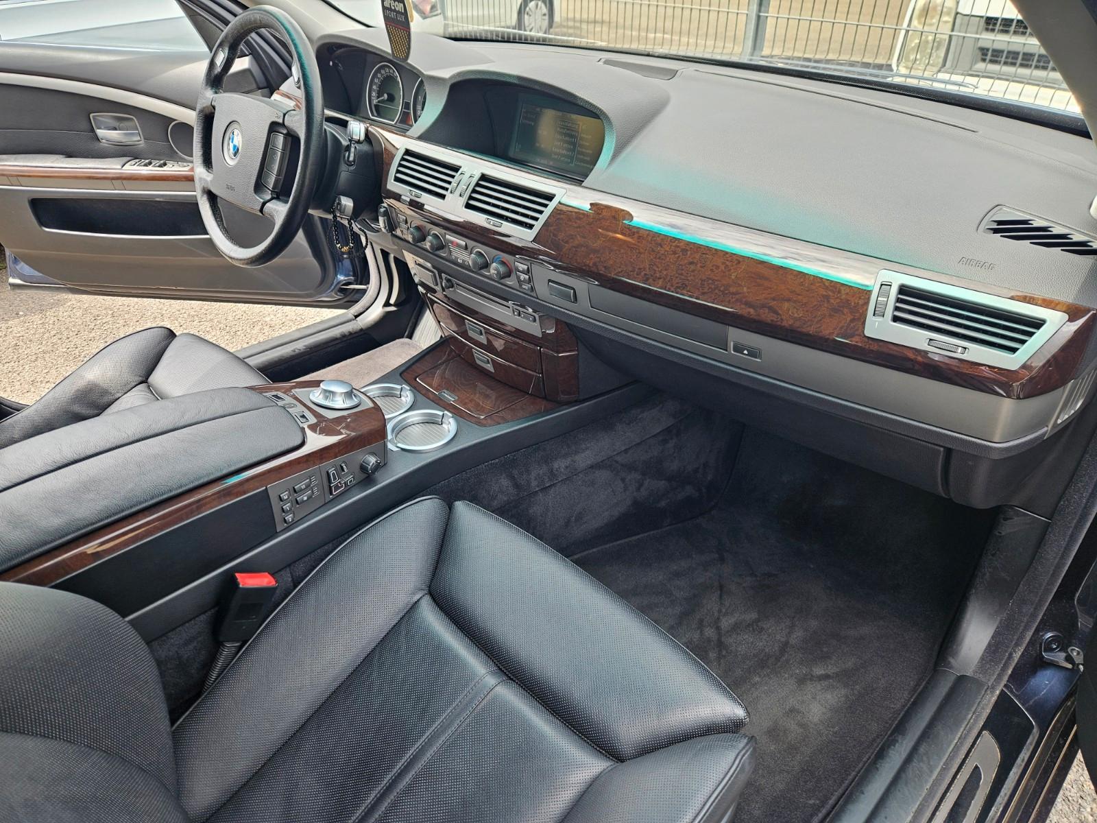 BMW 735i  