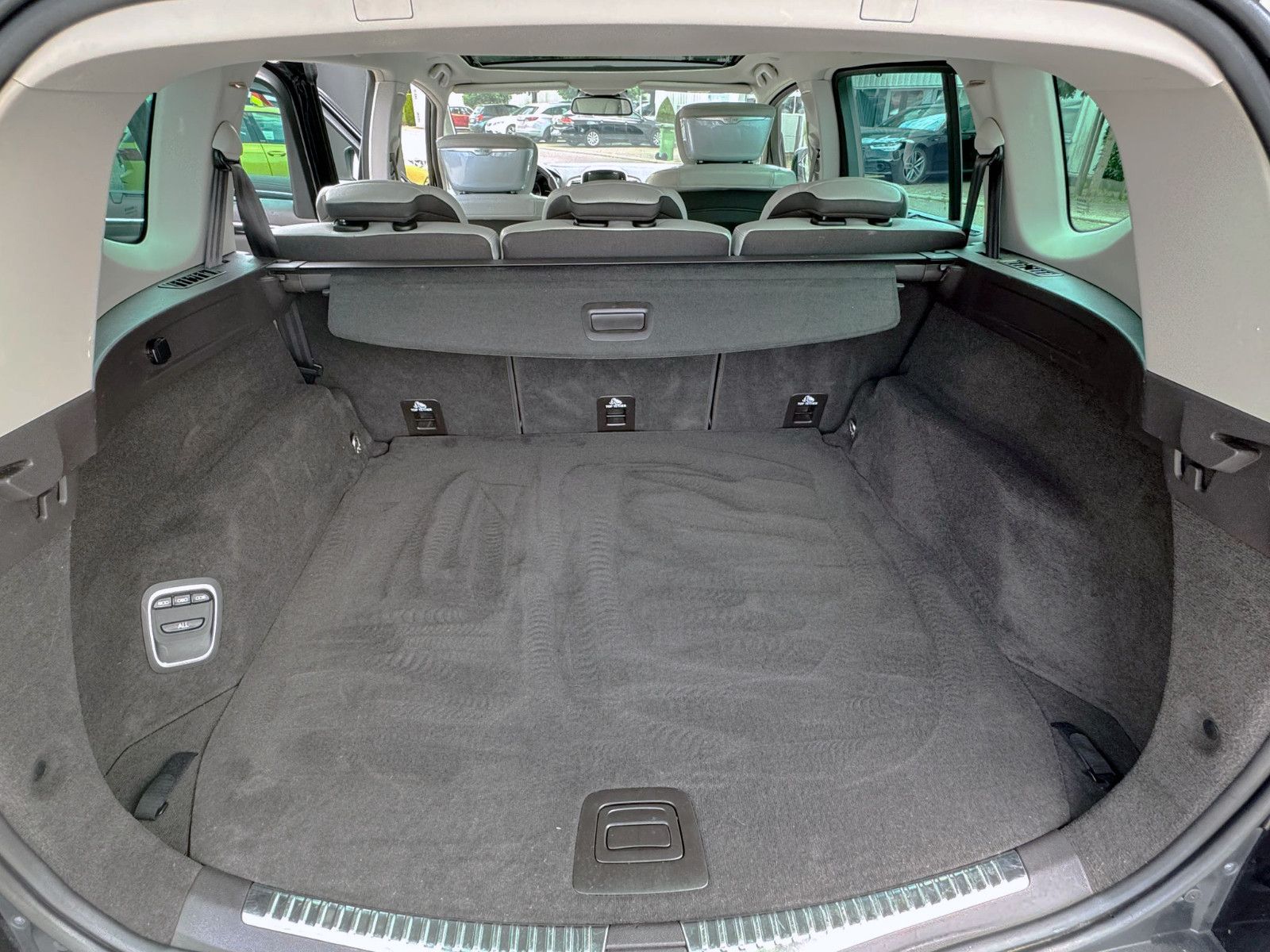 Fahrzeugabbildung Renault Espace V Initiale Paris 2.0 dCi LED ACC KAM AHK