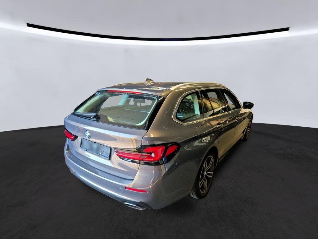 Fahrzeugabbildung BMW 530 d xDrive Luxury Line/KAMERA/ACC/HUD/H&K/