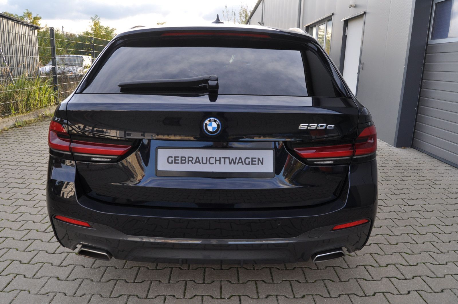 BMW 530e tour. M Sport HuD Driving Assist Pano LASER imagem 3