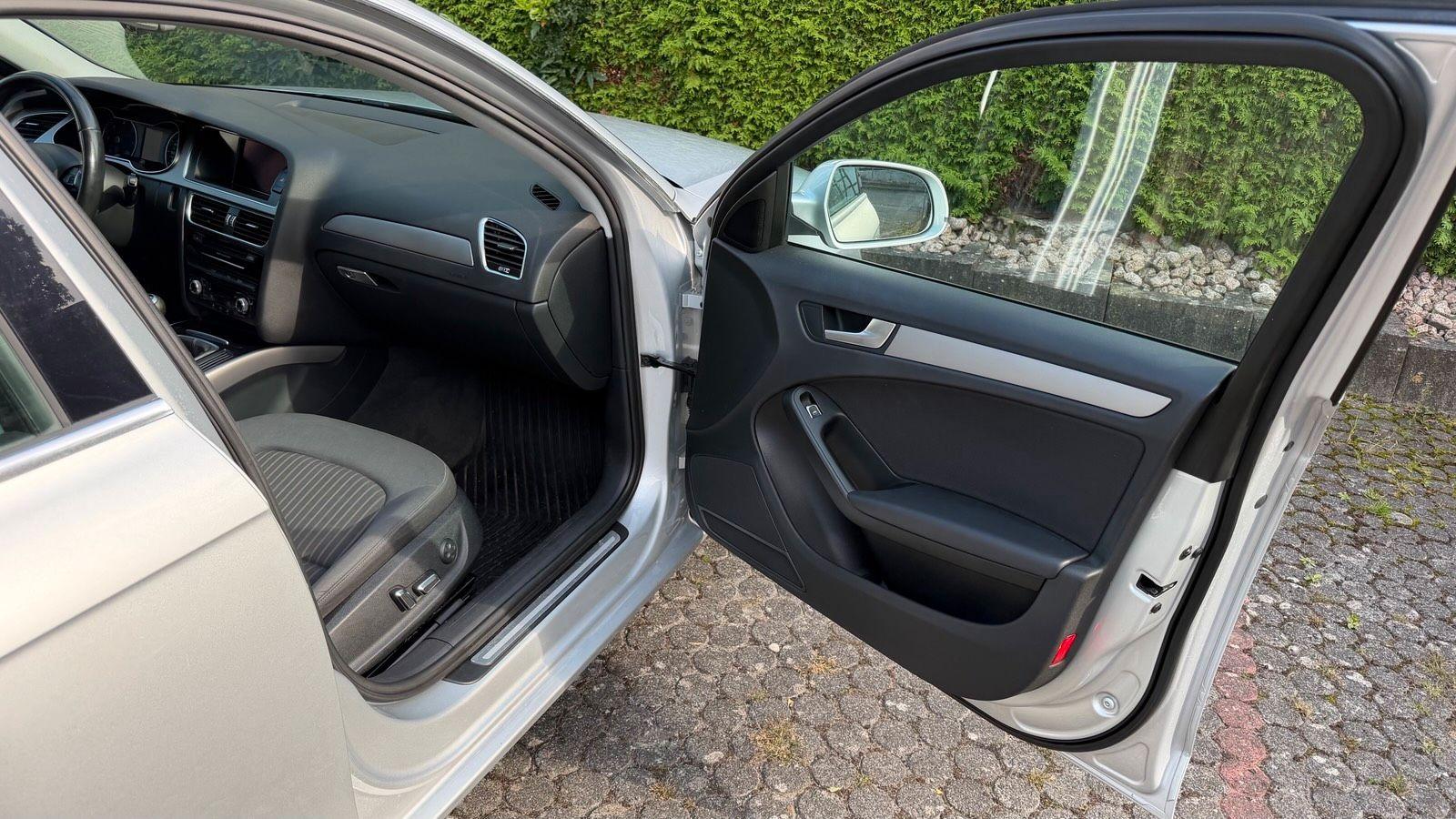 Audi A4 2012 — photo 14