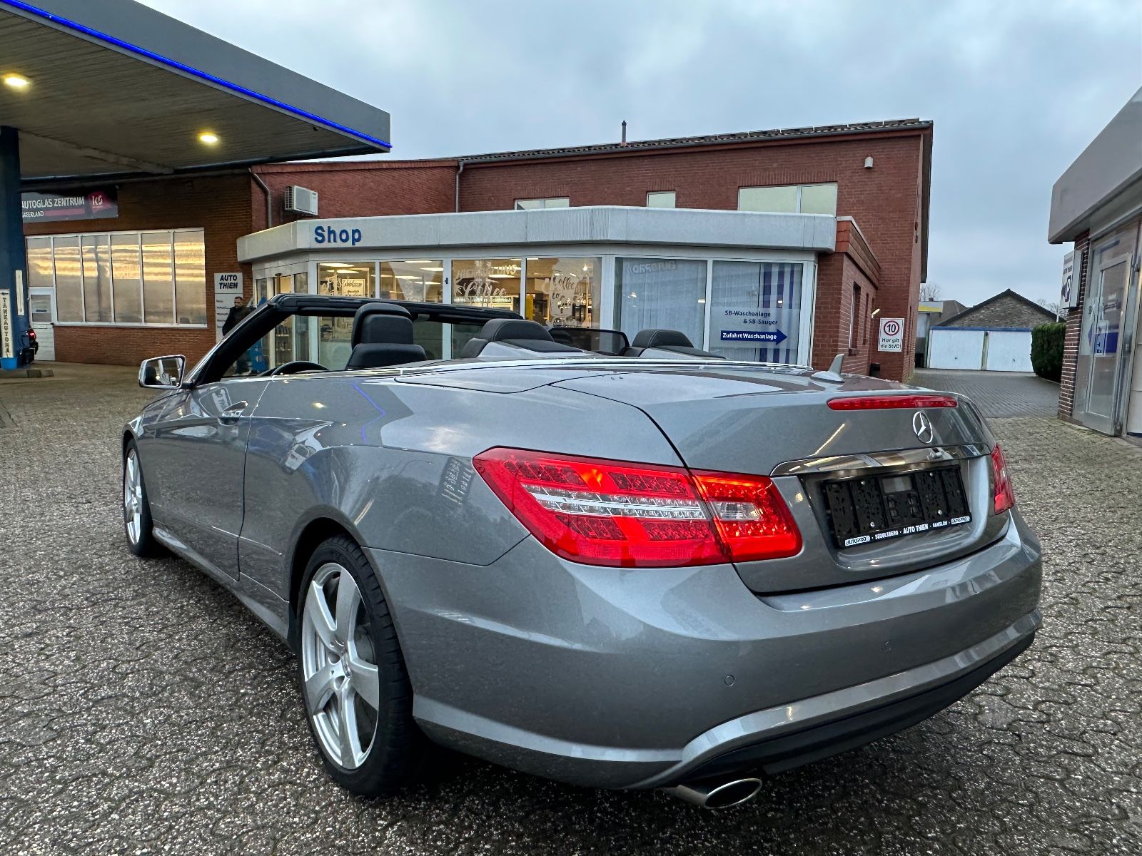 Fahrzeugabbildung Mercedes-Benz E 220 CDI Cabrio AMG BiXenon/AirScarf/Navi/Leder