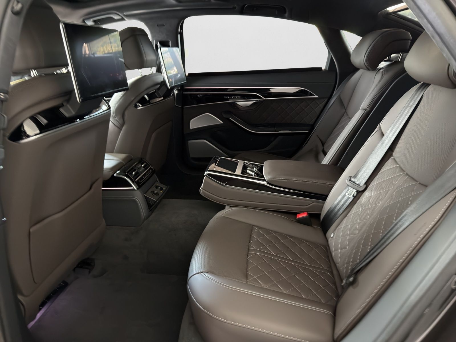 Audi A8 - Bild 15
