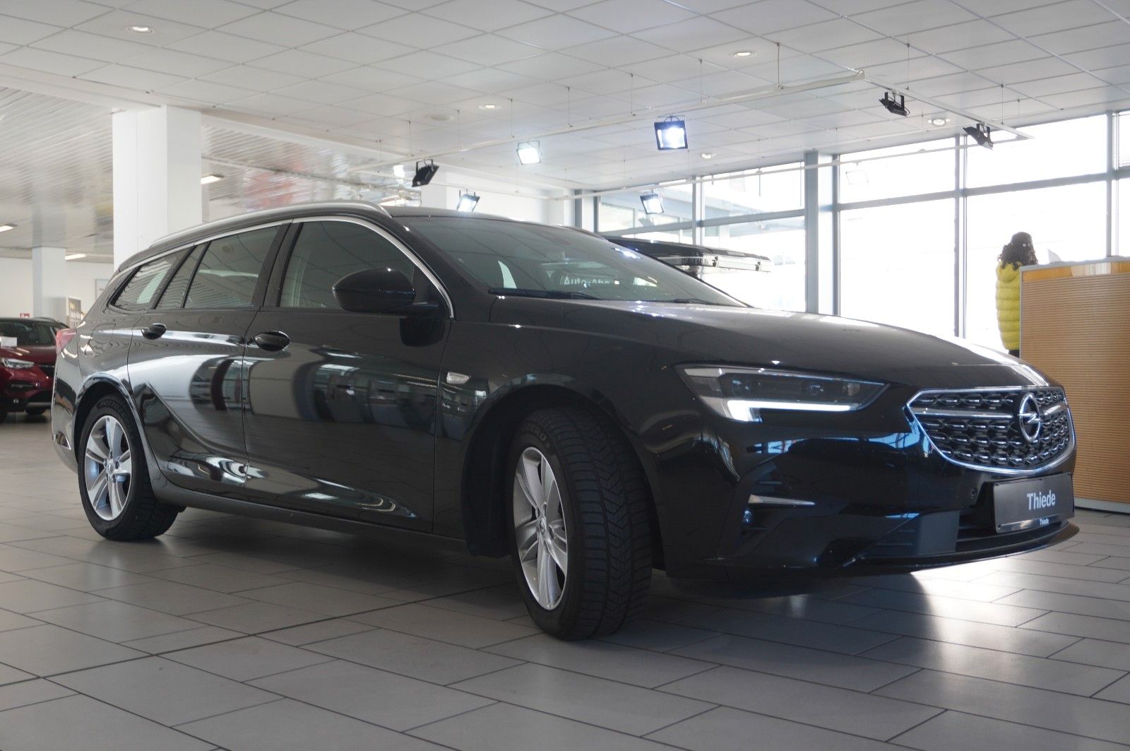Fahrzeugabbildung Opel Insignia B ST 2.0T ELEGANCE NAVI/LED/VIRT./DAB+