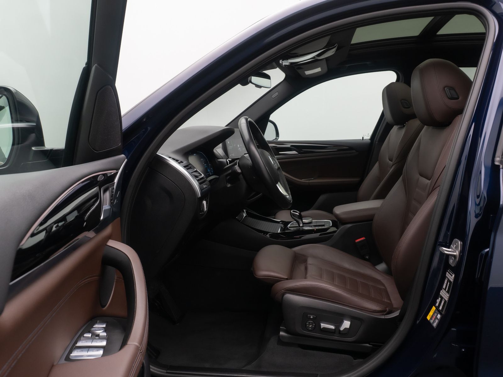 Fahrzeugabbildung BMW X3 xD30e Panorama HUD DAB Sport AHK 360&deg; Komfort