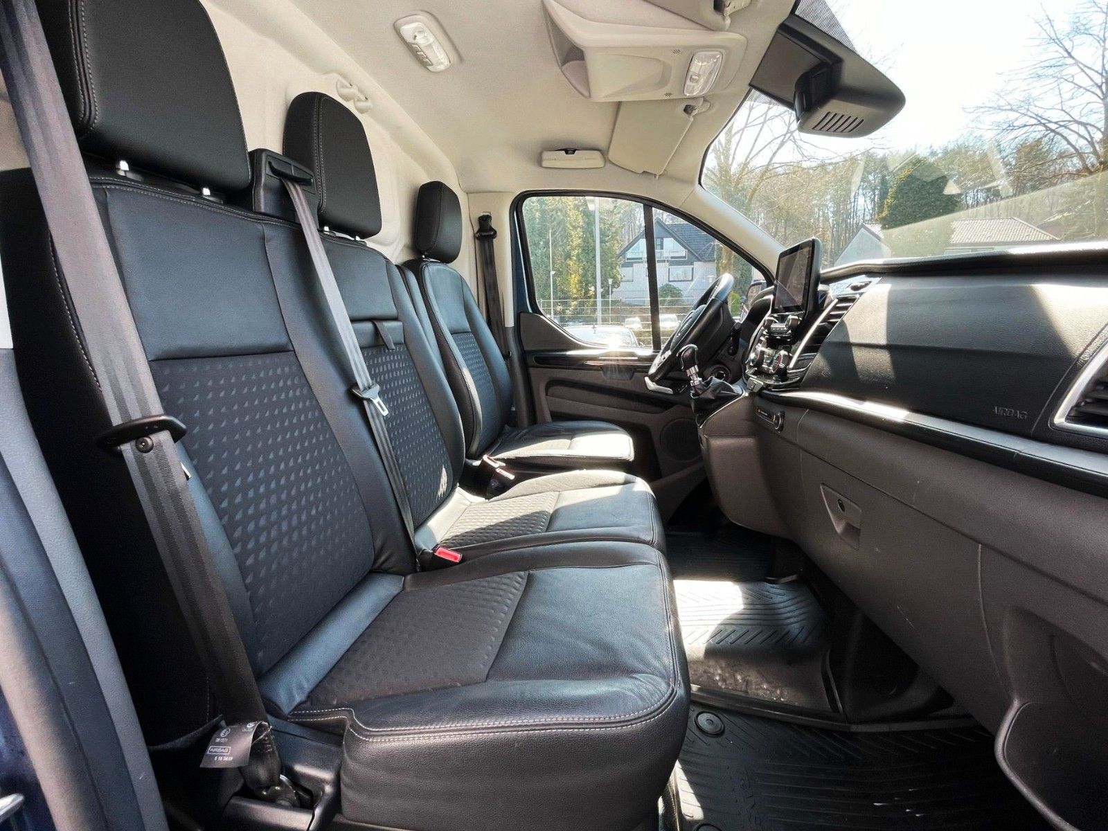 Fahrzeugabbildung Ford Transit Custom 290 SPORT NAVI SITZH AHK tLEDER
