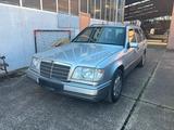 Mercedes-Benz Mercedes S124 E220 T-Modell TÜV neu - Mercedes-Benz E 220 mit Benzin-Antrieb: Kombi