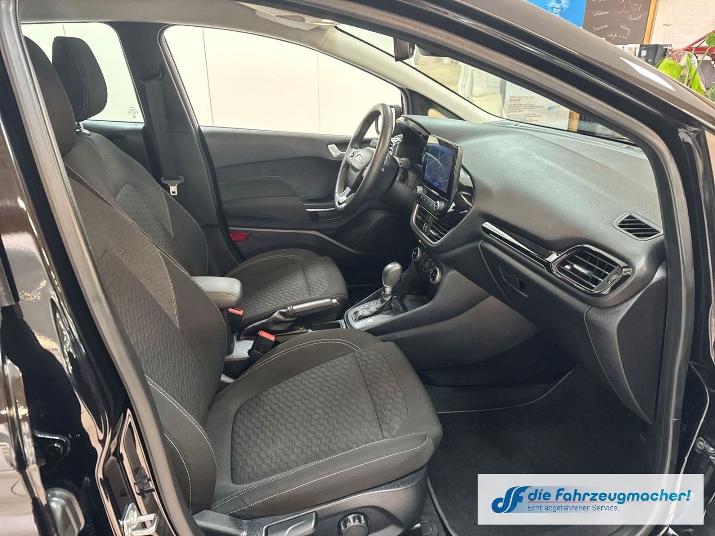 Fahrzeugabbildung Ford Fiesta Titanium Navi LED Blendfreies Fernl. Kurv