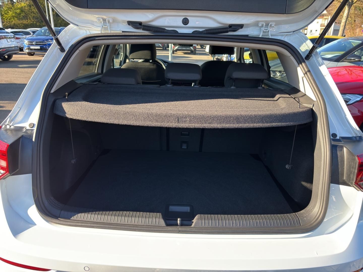 Fahrzeugabbildung Volkswagen Golf MOVE VIII MOVE 1.5l TSI,AHK,ACC,SH,Navi,LED