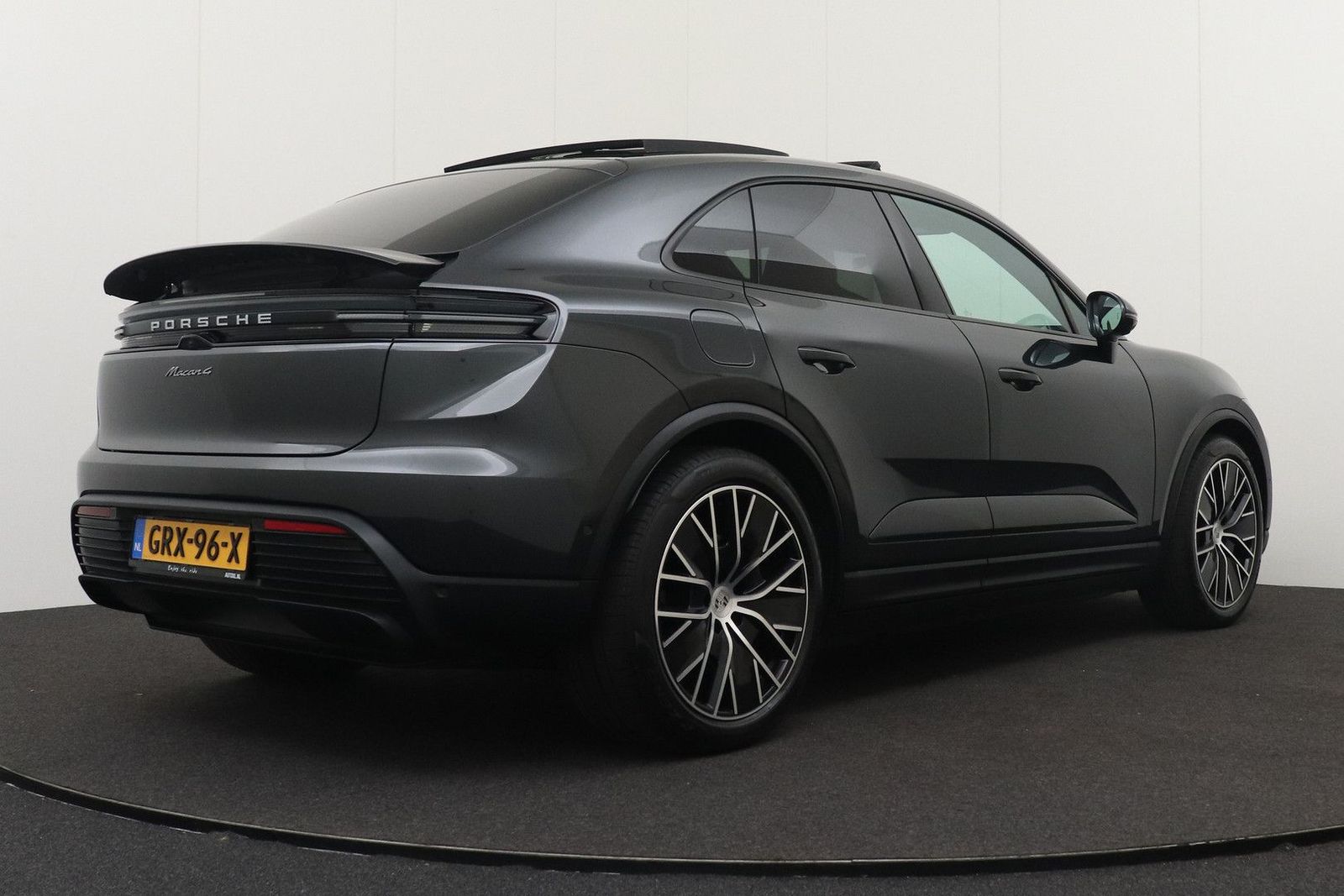 Porsche Macan 4 100 kWh Pano Trekhaak SportChrono Luchtv imagem 3