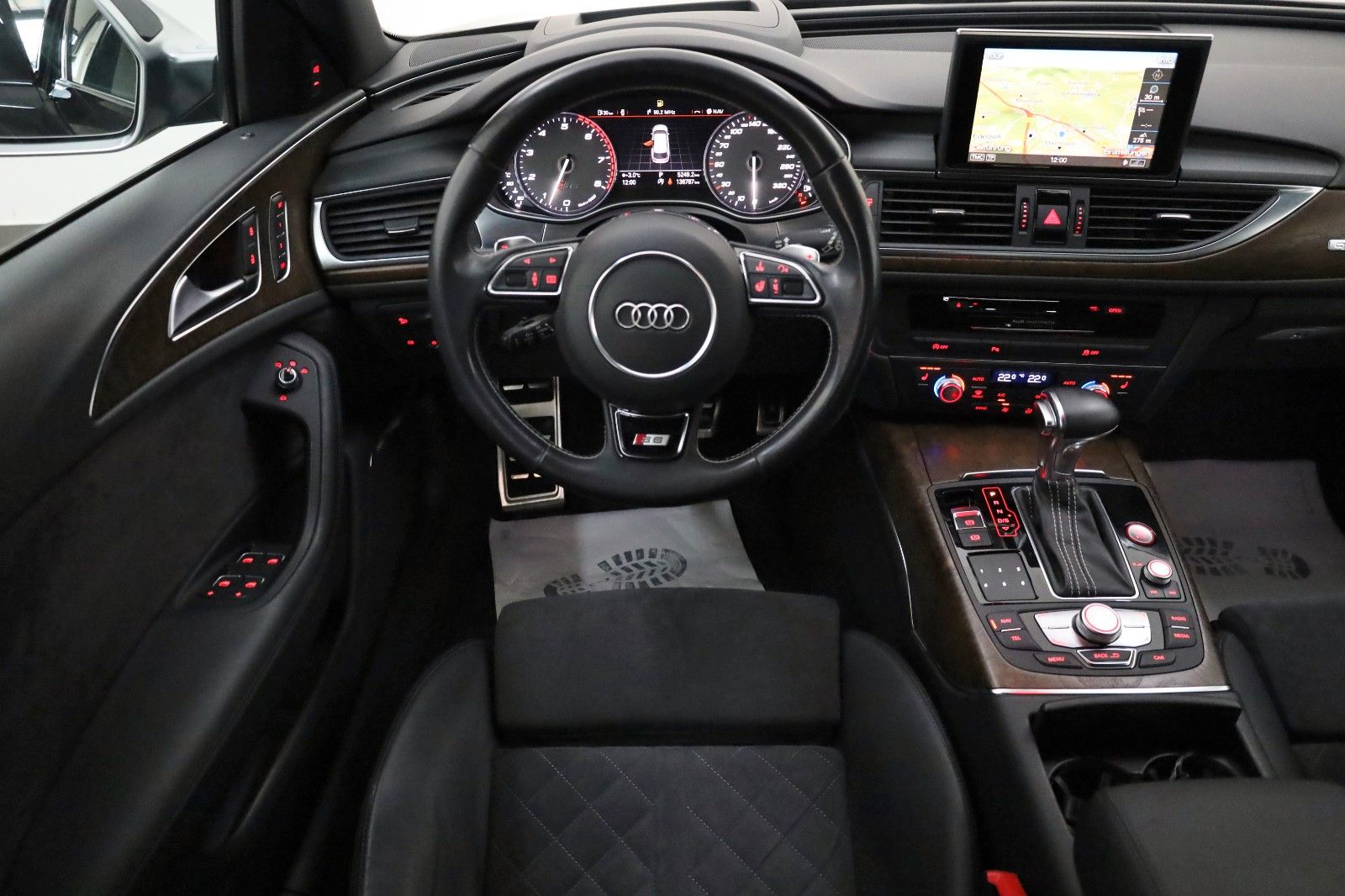 Fahrzeugabbildung Audi S6 Avant 4.0 TFSI quattro Leder,Navi,LED,HUD,Pan