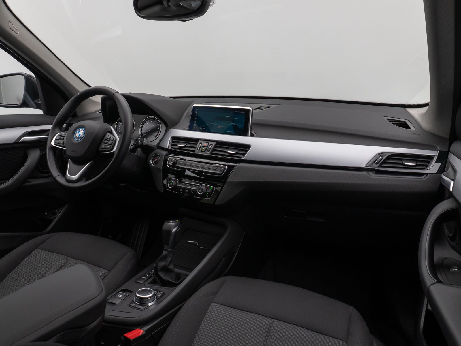 Fahrzeugabbildung BMW X1 xD25e ParkAss DAB Navi Lordos GwschwindigReg