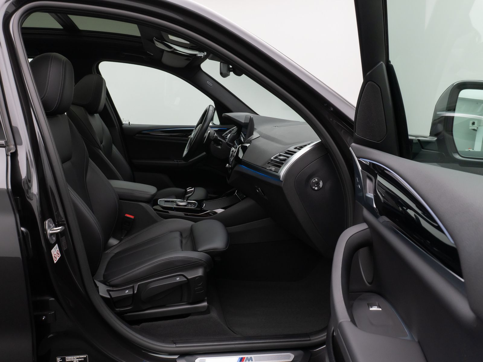 Fahrzeugabbildung BMW X3 xD30e M Sport Panorama 360° HUD DAB HiFi AHK