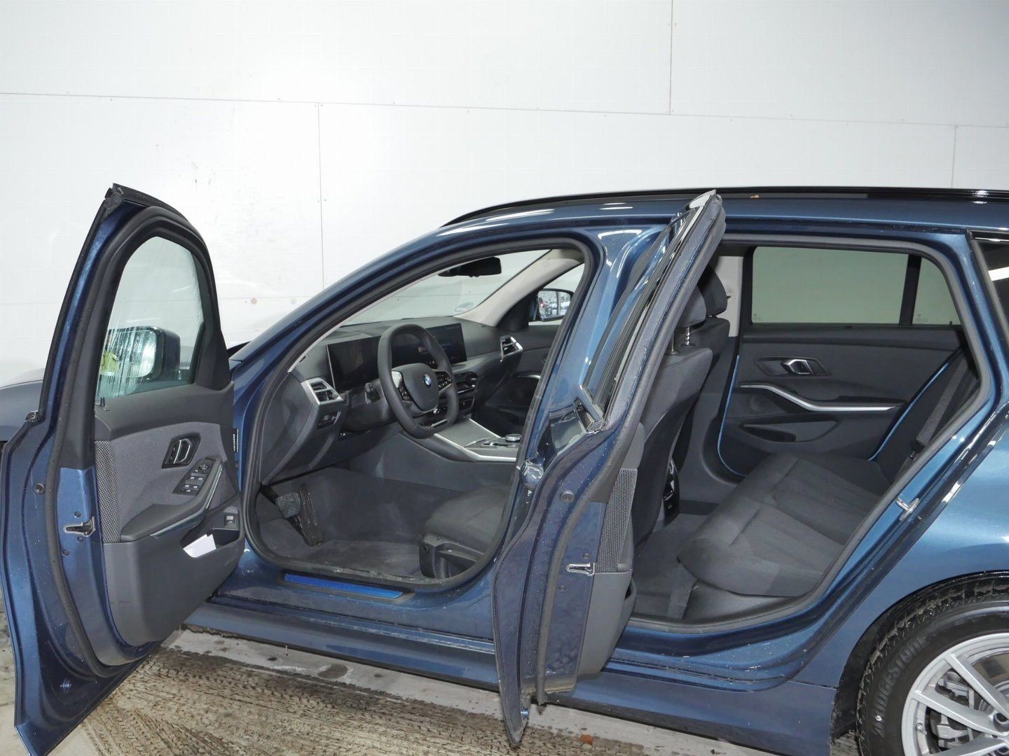 Fahrzeugabbildung BMW 318i |Driving Assistant |Komfortzugang |Sitzheiz