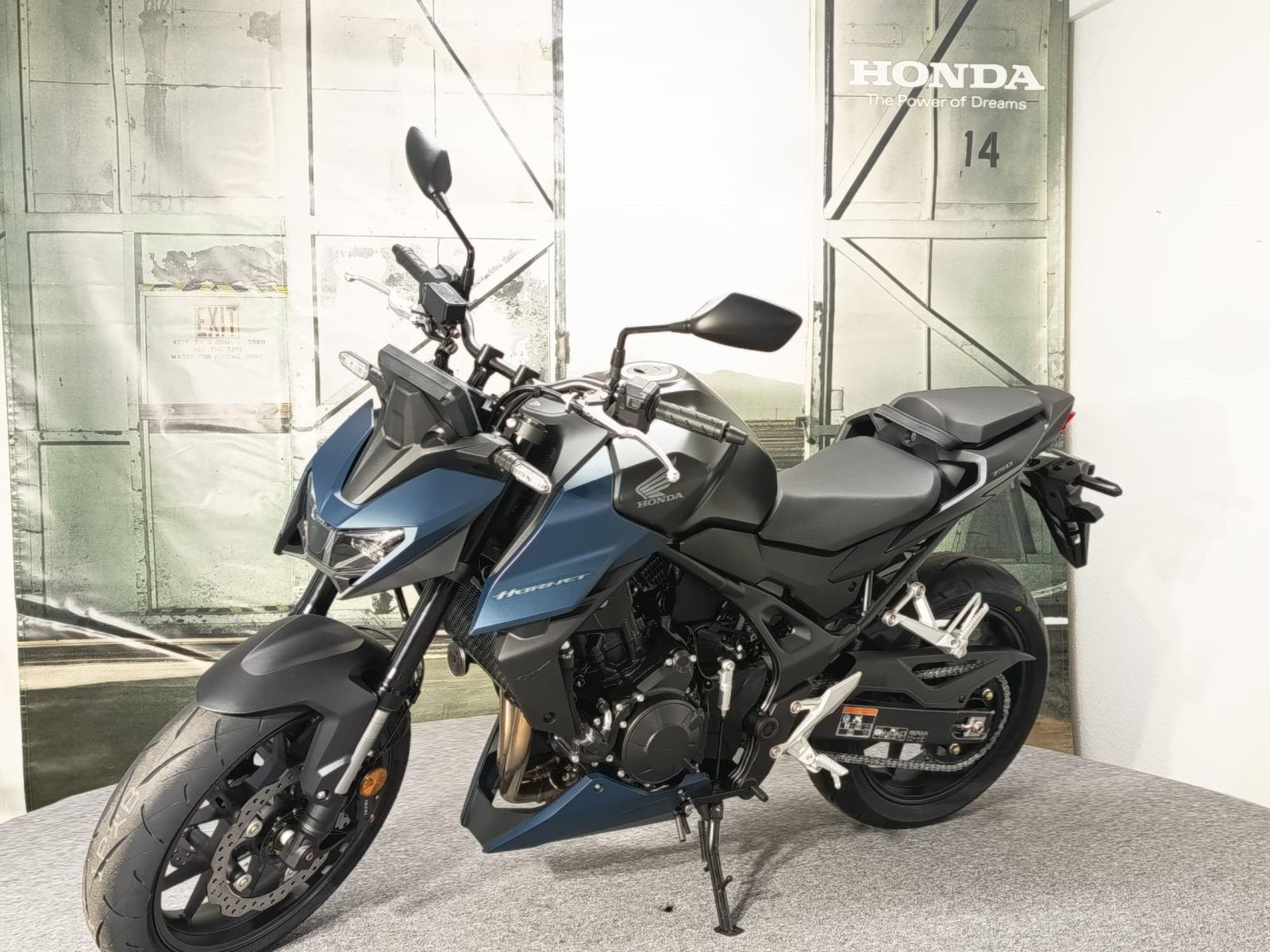 Honda CB750 Hornet E-Clutch