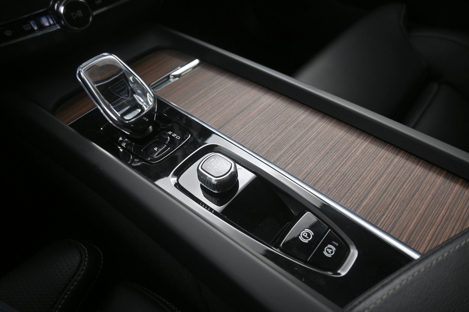 Fahrzeugabbildung Volvo XC60 T8 Ultimate Bright RC Plug-In B&W*LUFT*360°