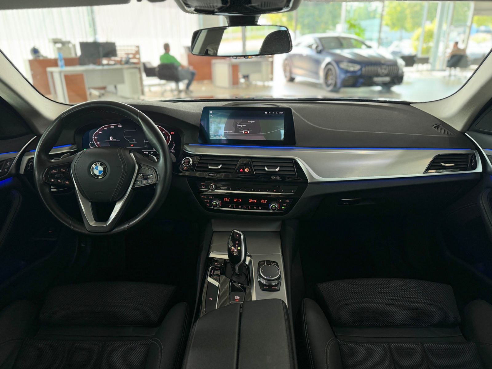 Fahrzeugabbildung BMW 520d Sport Line ACC Kamera HUD HiFi Alarm Komfo