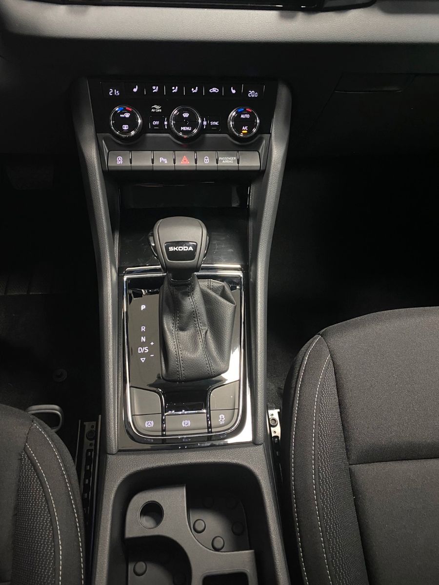 Fahrzeugabbildung SKODA Karoq 1.5 TSI DSG Selection+ACC+2030 Garantie+BC