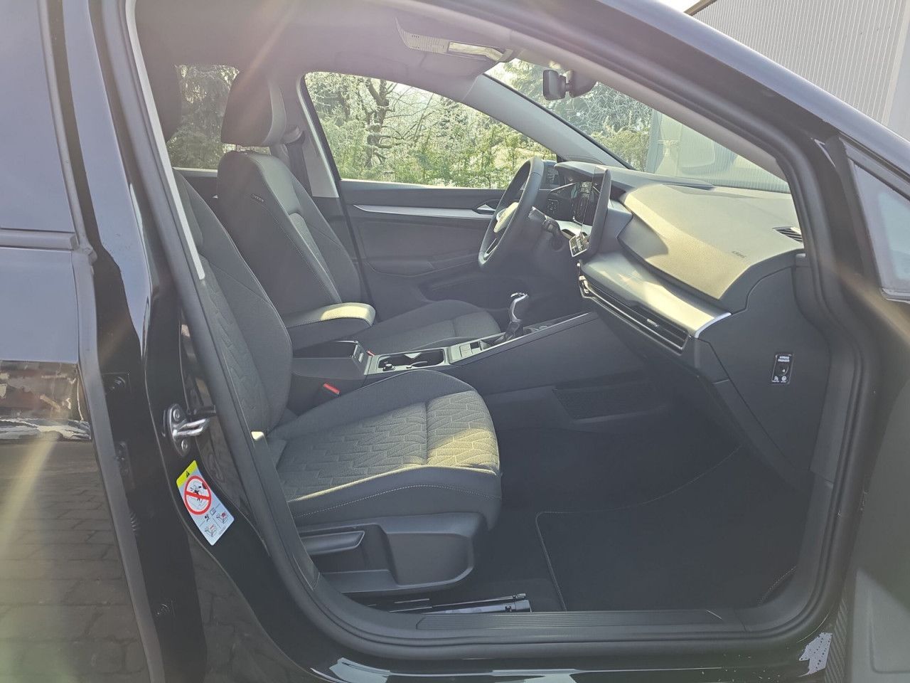 Fahrzeugabbildung Volkswagen Golf Life 1.5 l TSI OPF 85 kW (116 PS) 6-Gang