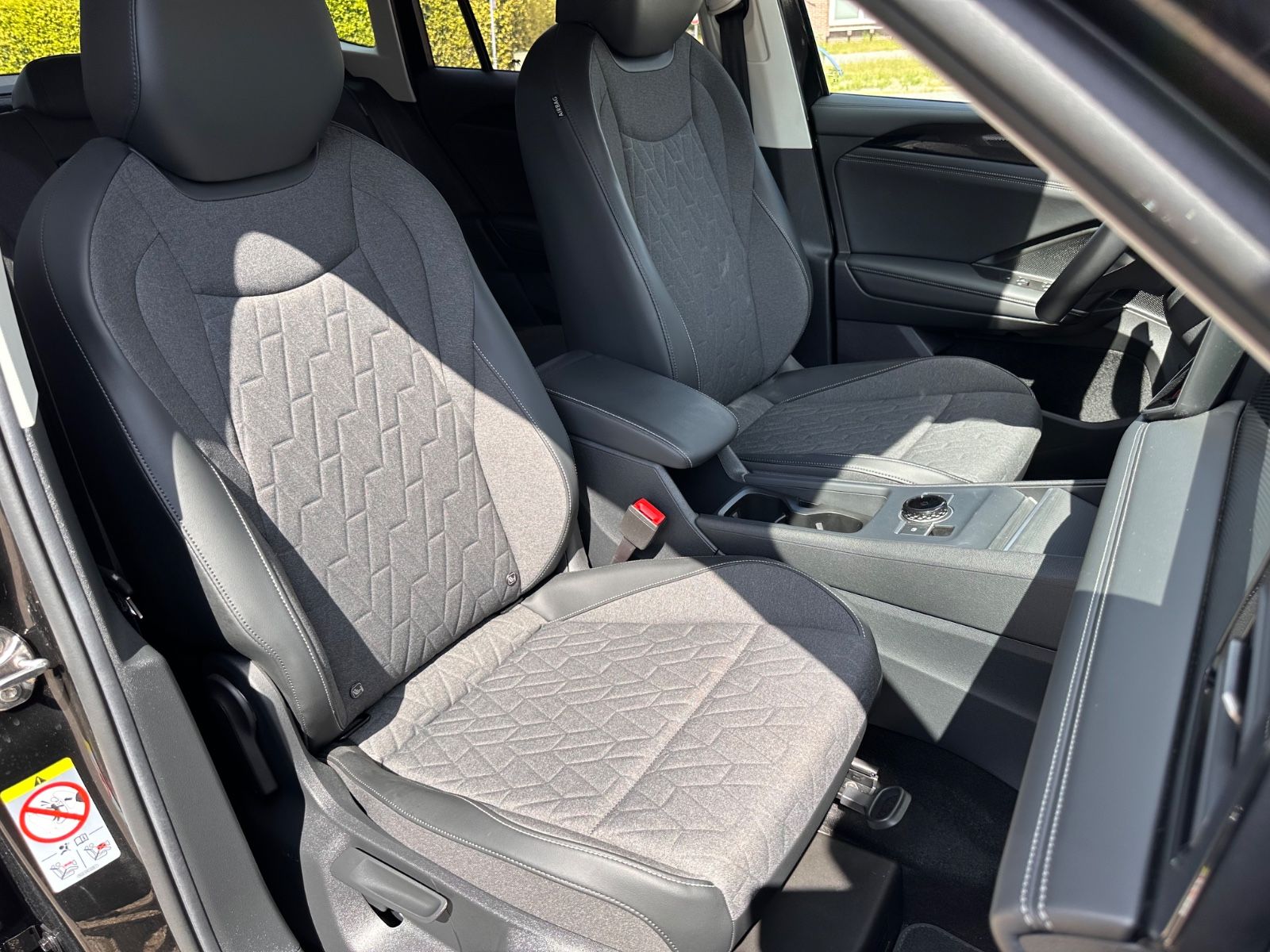 Fahrzeugabbildung Volkswagen Tiguan 1.5 eTSI Life DSG ACC/LED/RFK/SHZG
