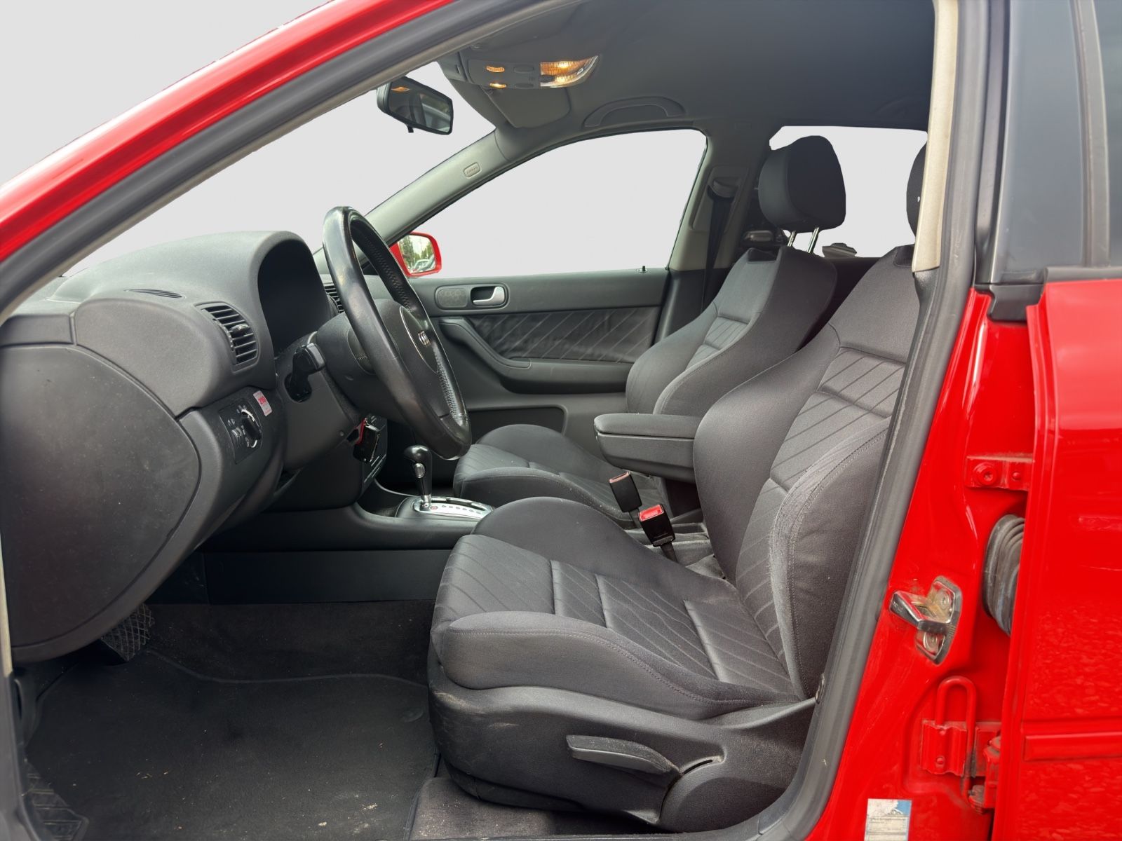 Fahrzeugabbildung Audi A3 1.8T tiptronic/TÜV/HU/Subwoofer/Sportsitze