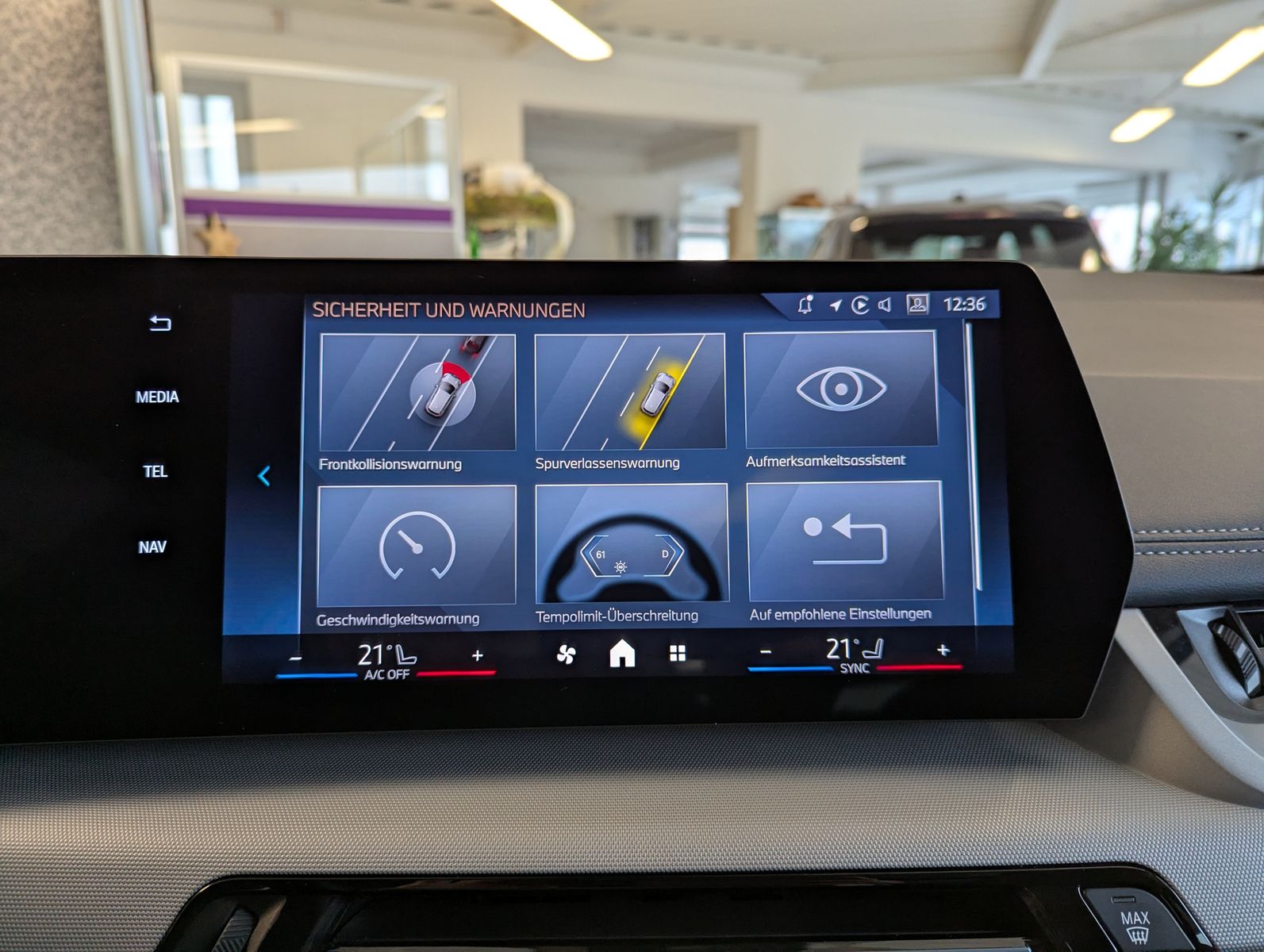 BMW 220 Active Tourer Aut AHK Pano Cam Travel-Paket - Image 27